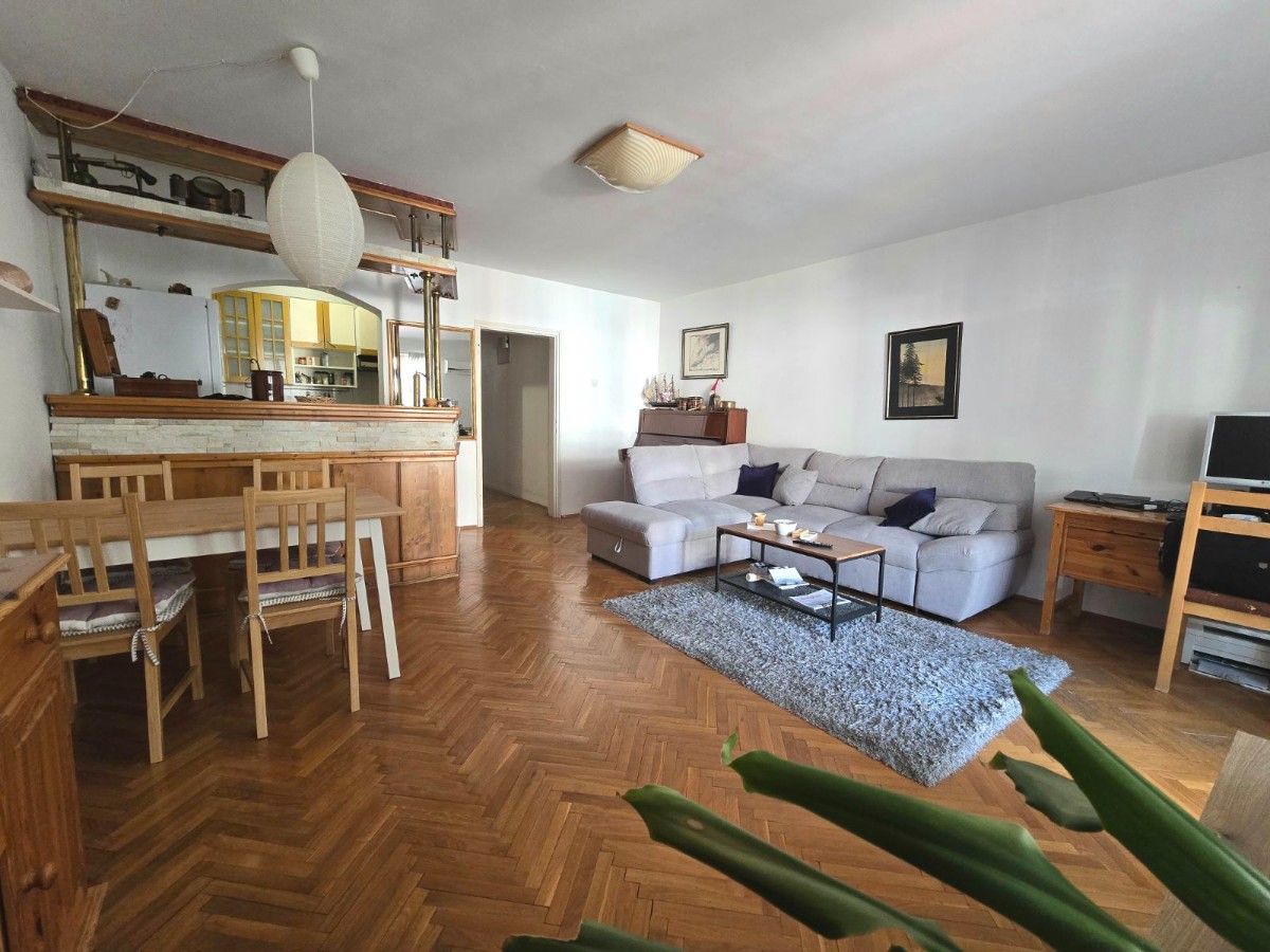 Spacious Four-Bedroom Apartment with 4 Terraces and Two Bathrooms, Golubovina, Budva