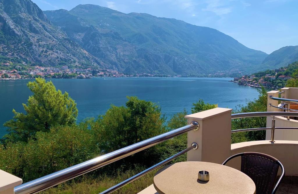 Hotel with 12 Rooms, 50 m from the Sea, Prčanj, Bay of Kotor