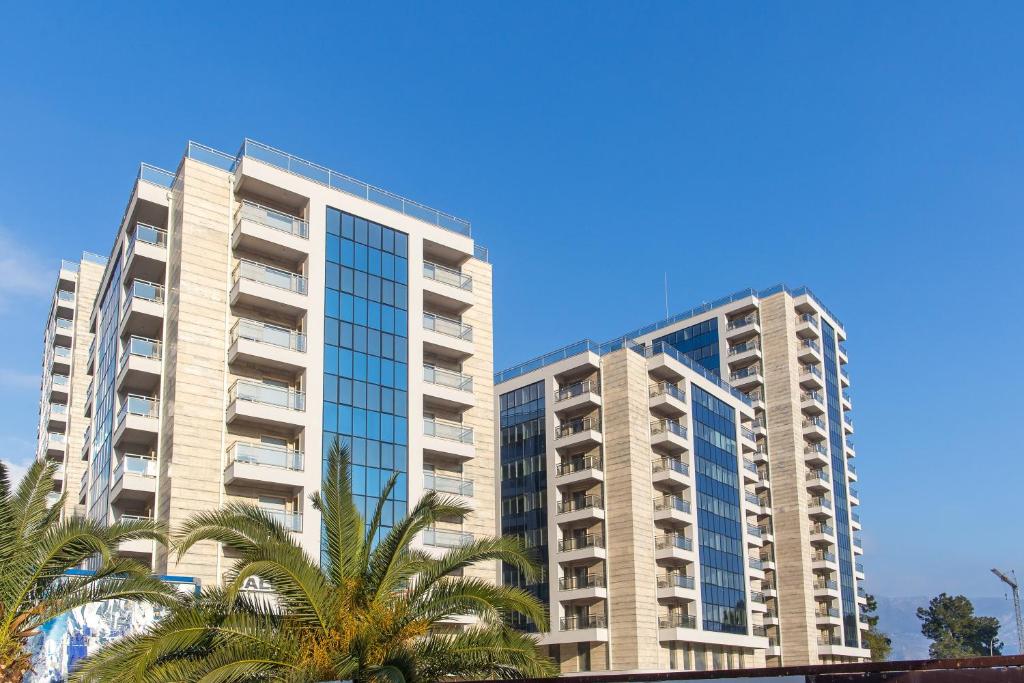 Furnished One-Bedroom Apartment in Fontana Complex, Central Budva, Mediteranska Street