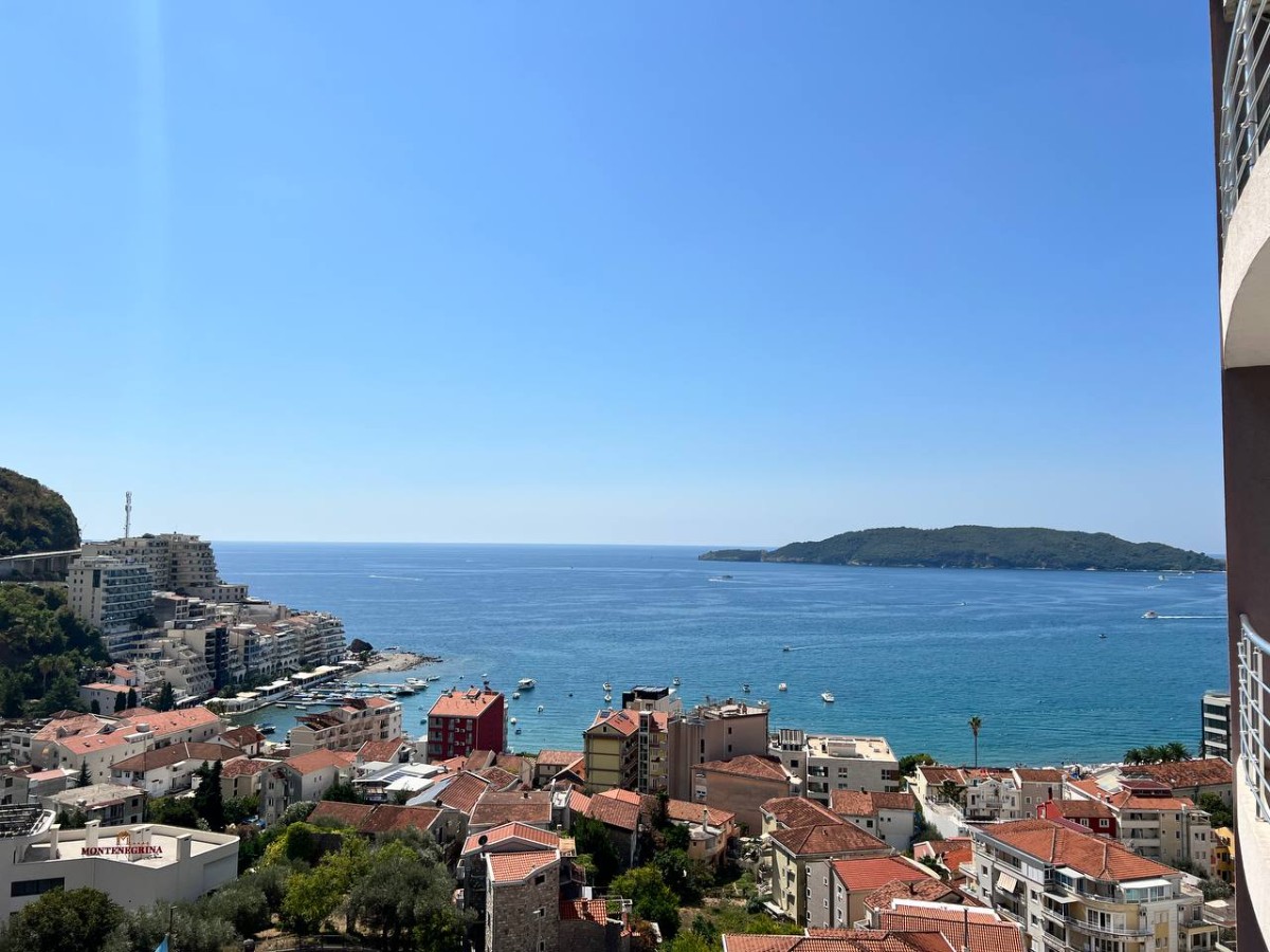 Well-Kept Two-Bedroom Apartment with Sea Views, Rafailovići, Budva