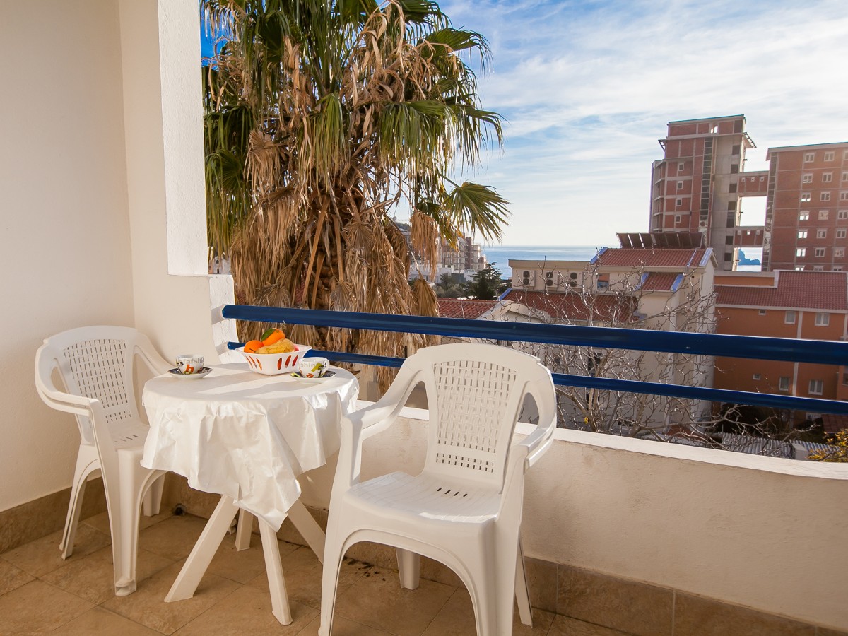 Three-Bedroom Apartment of 78 m² with Terrace and Sea View, Petrovac