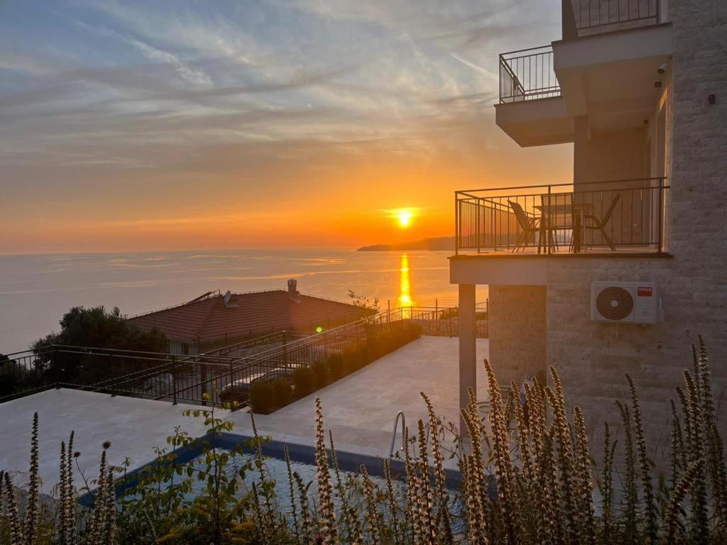 New Stone Villa with Pool and Open Sea Views, Reževići, Budva