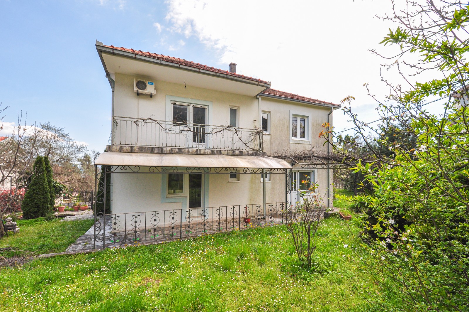 Family House with Orchard on a Plot of Almost 1,000 m², Bijela, Herceg Novi