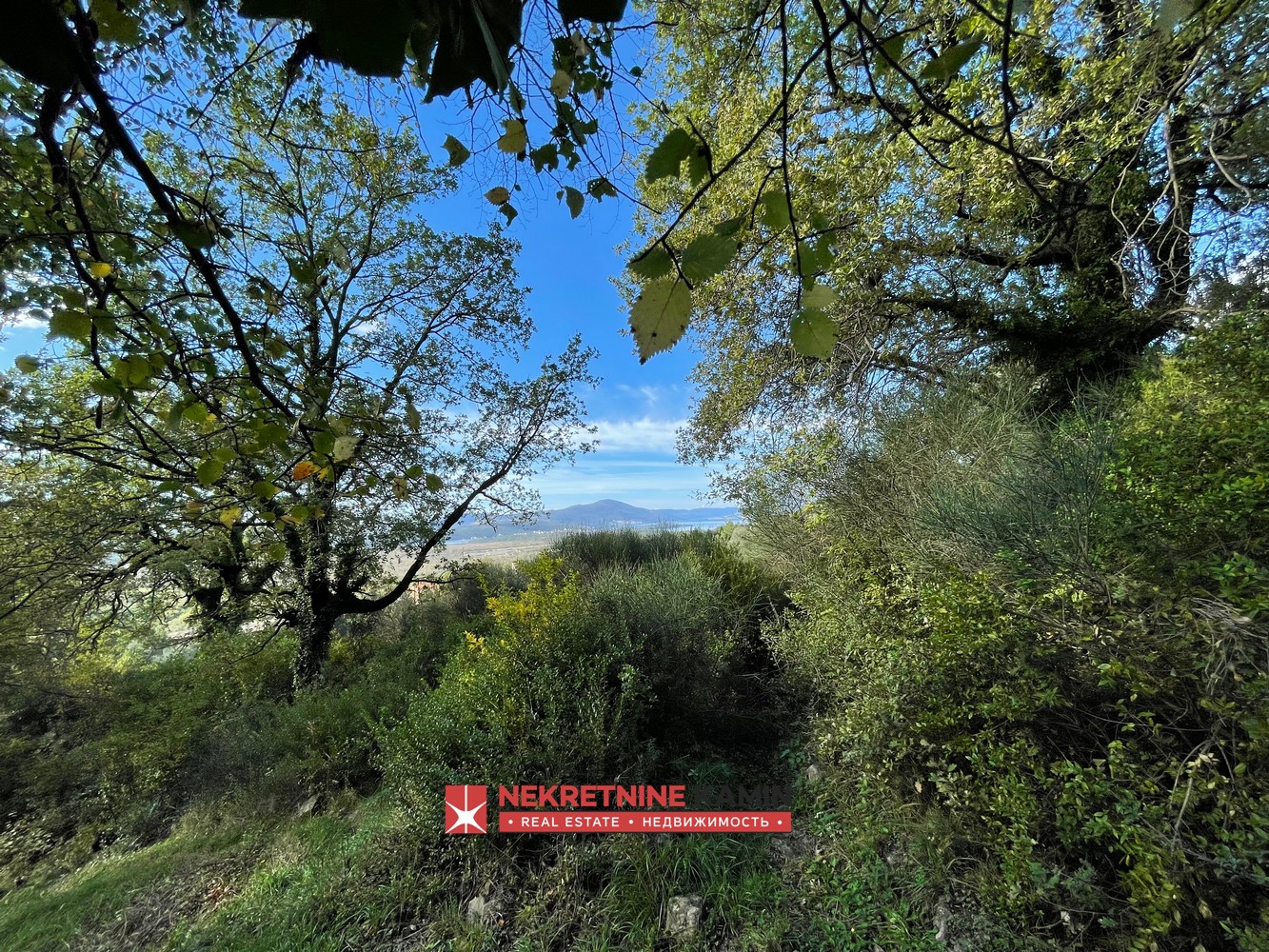 Urbanised Building Plot of 2,600 m² with a Bay View, Kavač, Pržice