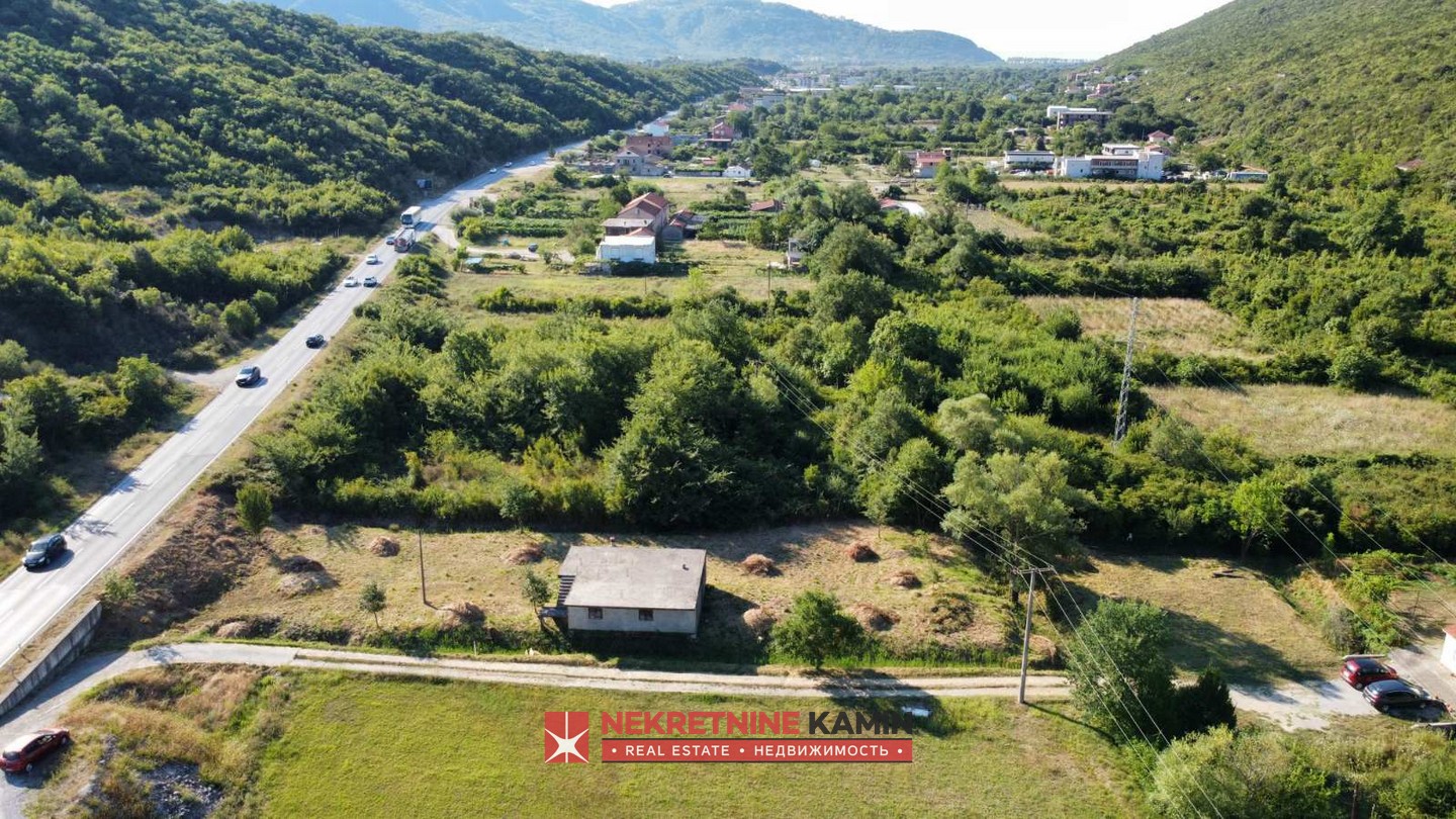 Urbanised Plot of 1,946 m² on the Adriatic Highway, Kovačko Polje, Kotor