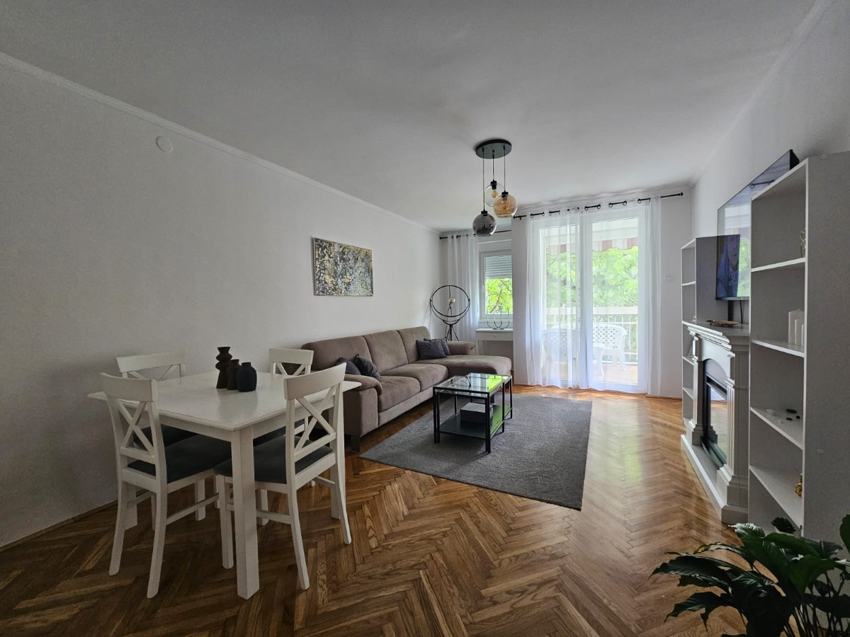 Renovated Two-Bedroom Apartment near Kuća hemije and Bus Station, Dubovica, Budva