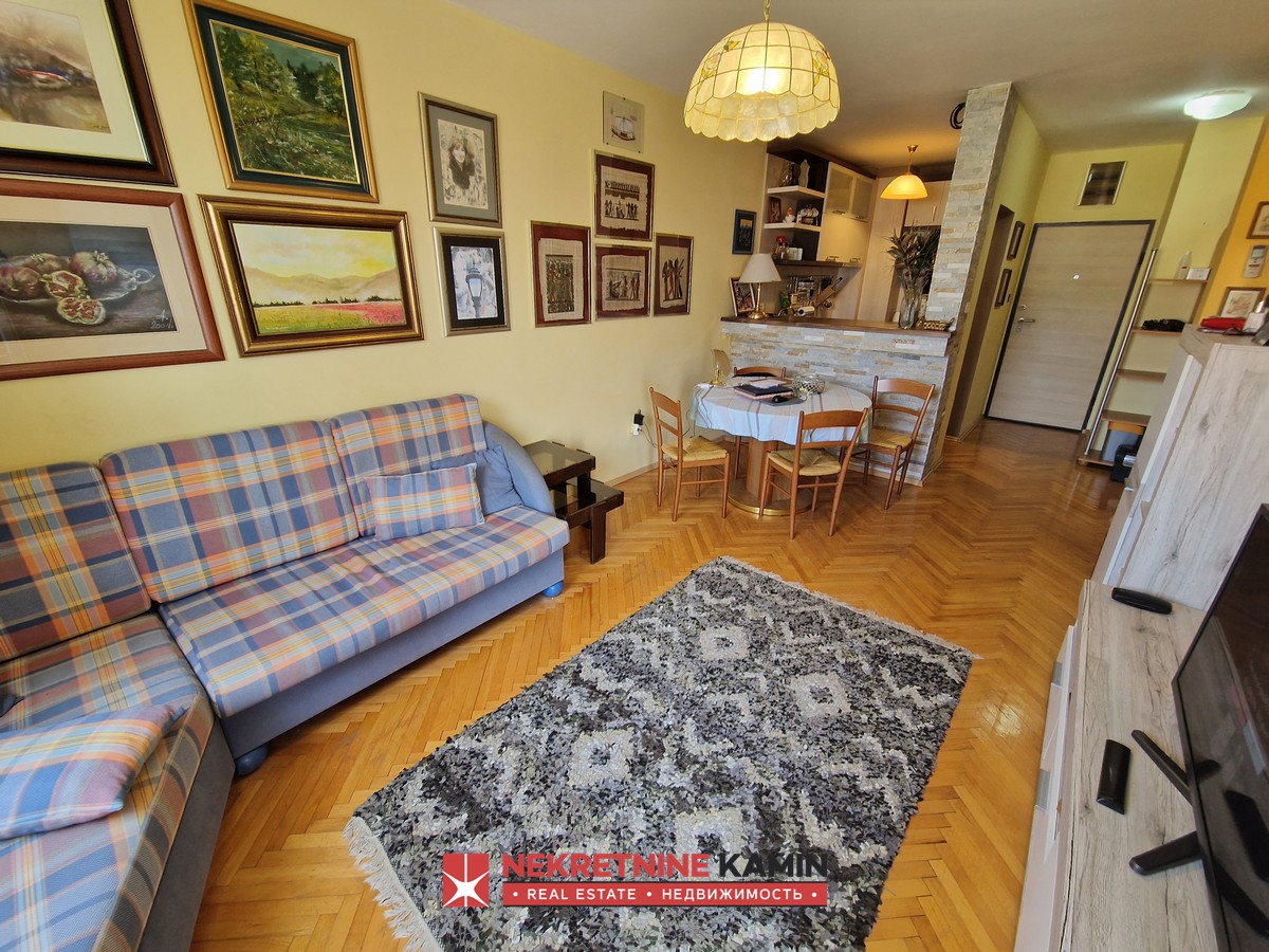 Nicely Furnished One-Bedroom Apartment with Sea View, Podkošljun, Budva