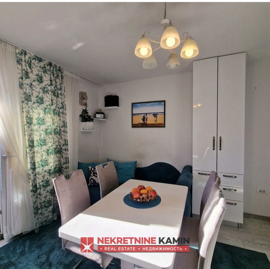 Kompletno renoviran dvosoban stan sa namještajem po mjeri, Petrovac