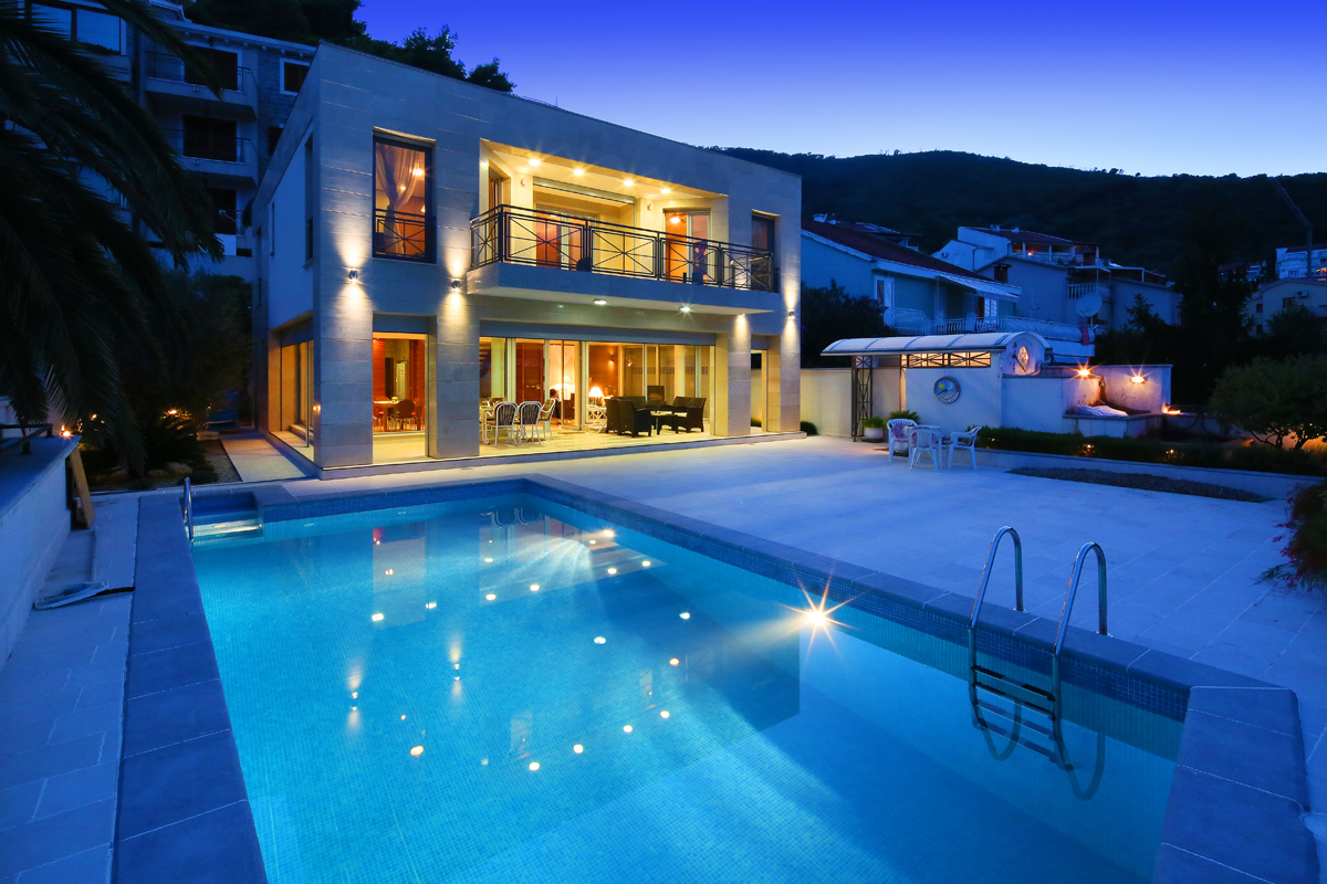 Villa with Pool, 10-Minute Walk from the Centre and Old Town, Budva
