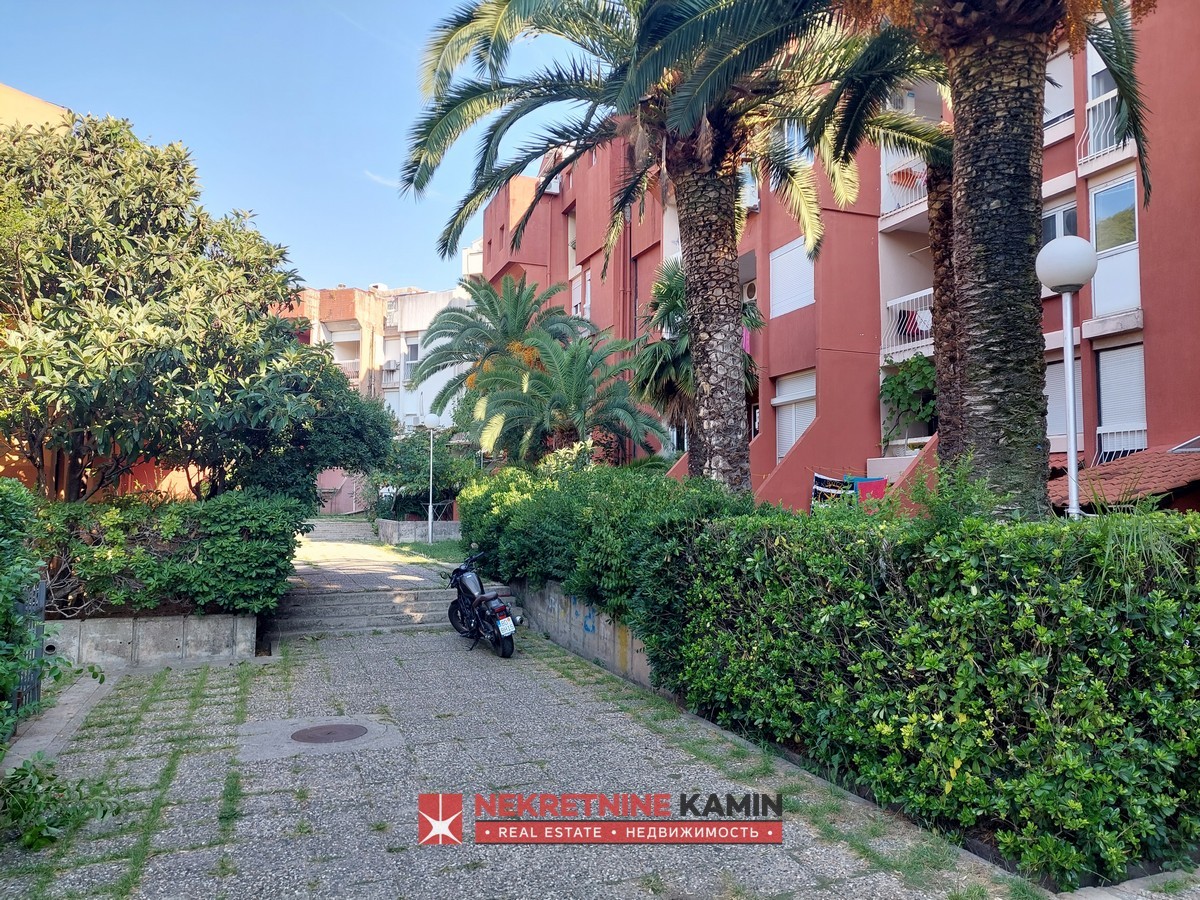 Spacious One-Bedroom Apartment of 77 m² with Two Terraces, Wider Centre of Budva