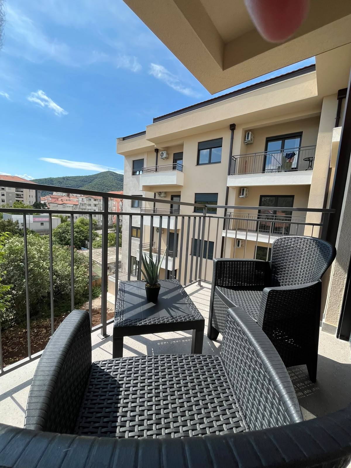 Modern Furnished One-Bedroom Apartment in a New Complex near Tehnomax, Budva