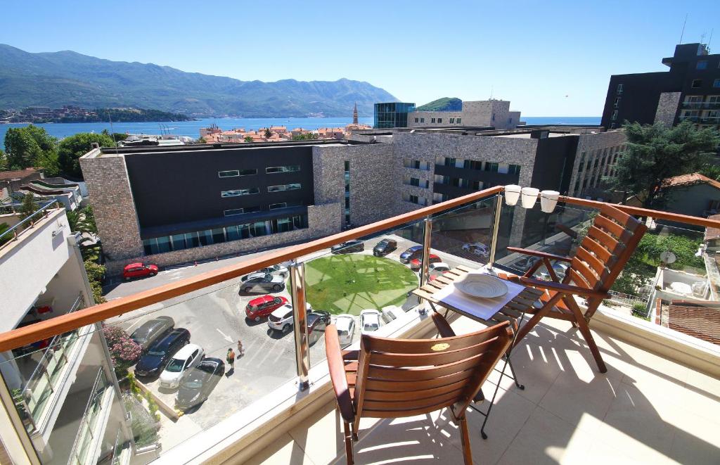 Furnished 75 m² Apartment near the Old Town, 2 Minutes from the Sea, Budva