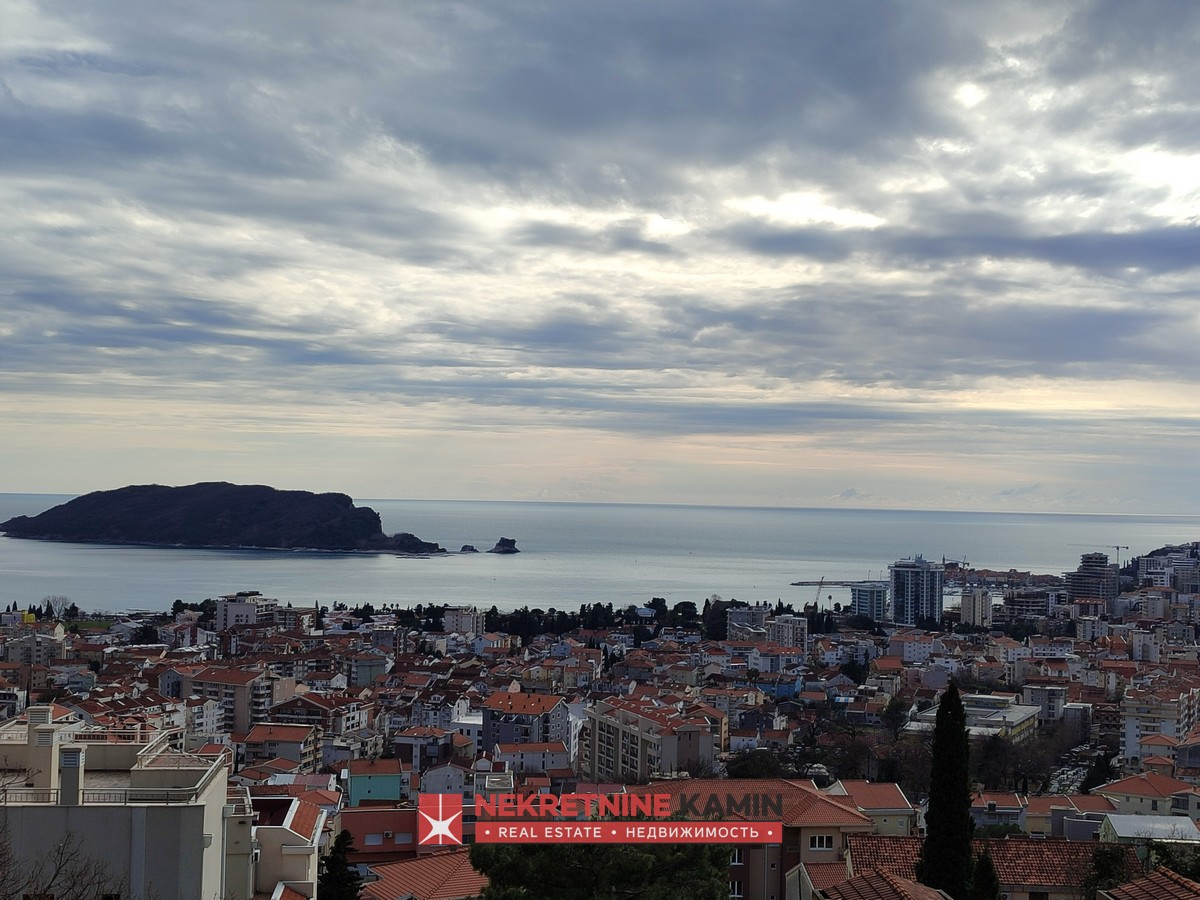 Residential Building for Renovation as an Investment, Budva