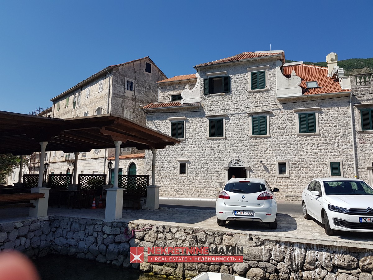 Old Stone Captain's House with Restaurant on the Seafront, Prčanj