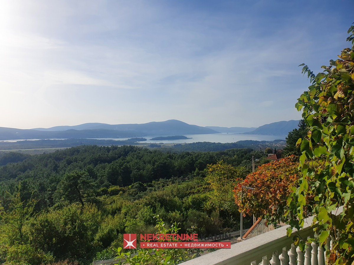 Two Houses with Apartments and Sea Views on One Plot, Kavač