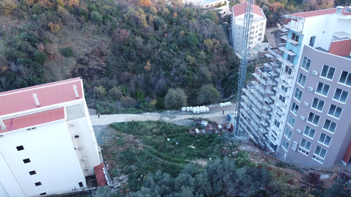 Urbanizovan plac od 1036 m² sa BRGP 1300 m², Bečići, Budva