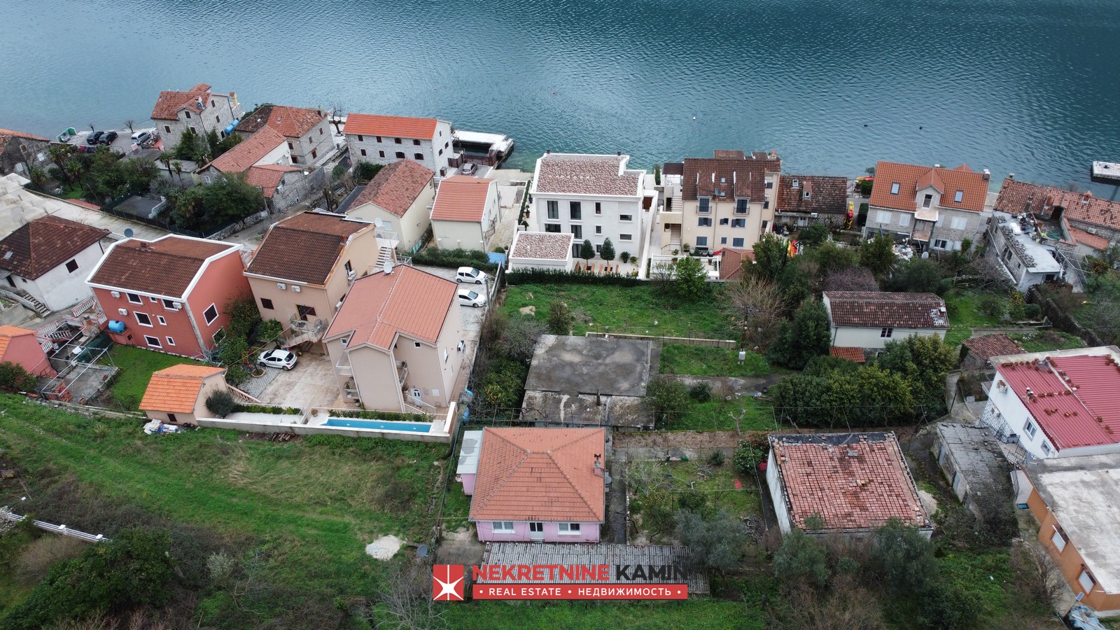 House of 65 m² and 51 m² Outbuilding on One Plot, Muo, Kotor