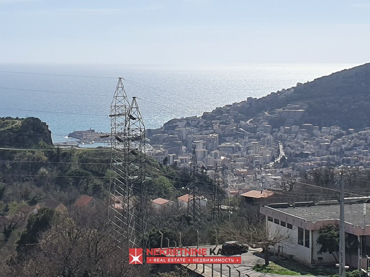 One-Bedroom Apartment with Gallery and Sea View, Markovići, Budva