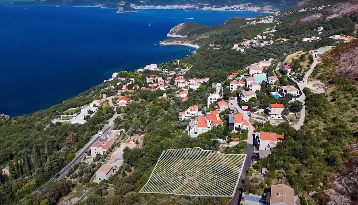 Urbanizovan plac od 3.378 m² sa pogledom na more, Reževići, Budva
