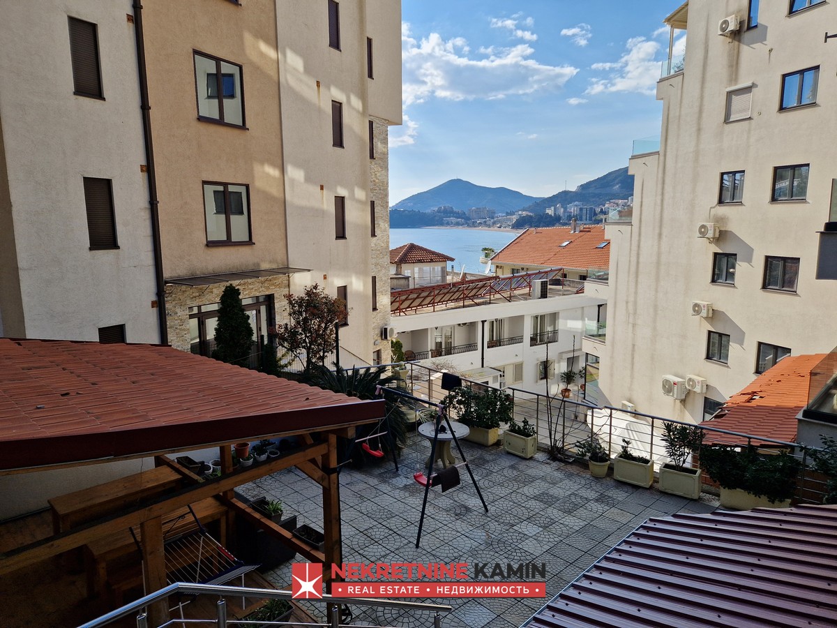 Two-Bedroom Apartment of 49 m² on the First Floor, 100 m from the Sea, Rafailovići