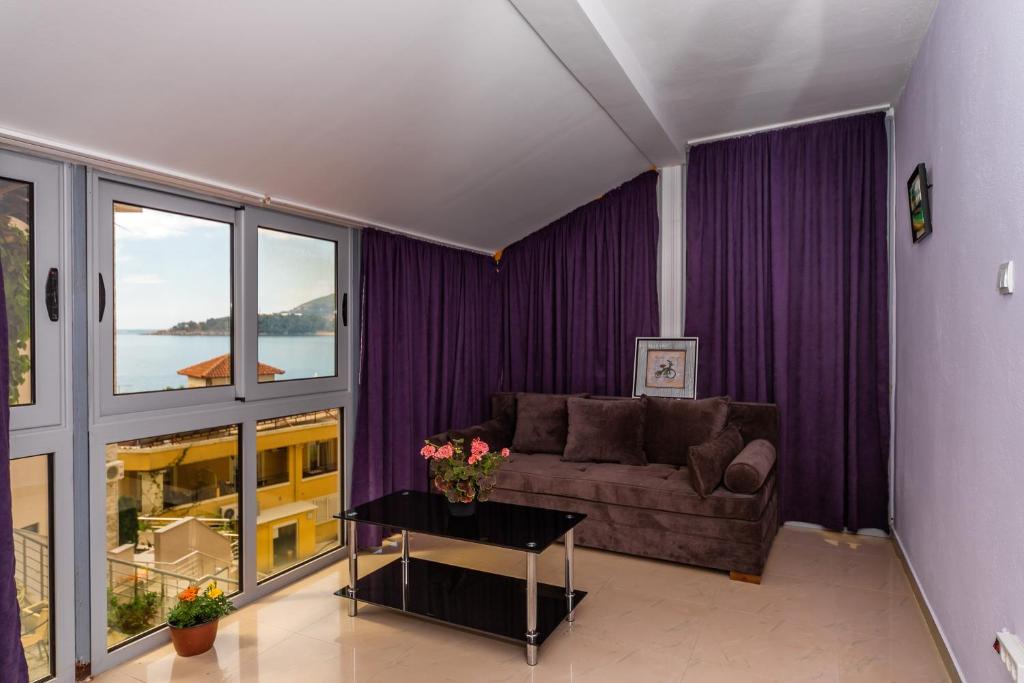 Furnished One-Bedroom Apartment of 36 m², First Floor, 100 m from the Sea, Rafailovići