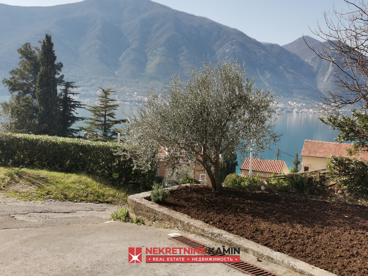 Two-Storey House with Yard and Sea View, 100 m from the Sea, Dobrota, Kotor