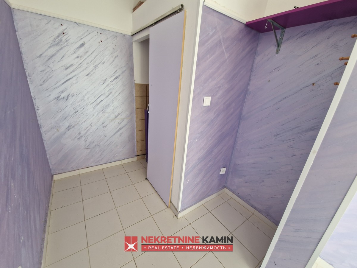 Multipurpose Commercial Space of 10 m² near a School, Golubovina, Budva