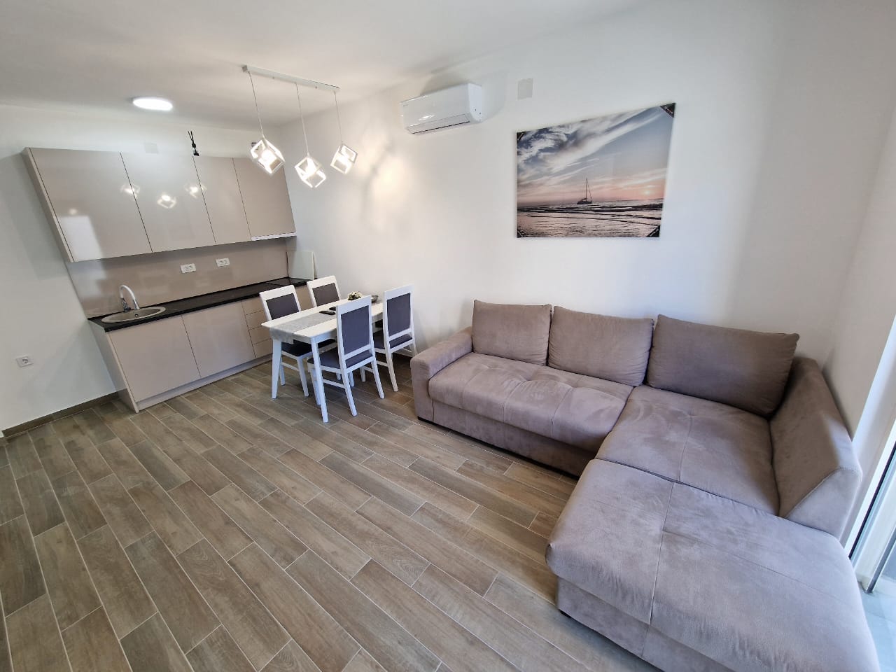One-Bedroom Apartment of 48 m² with Terrace, 500 m from the Sea, Bečići, Budva