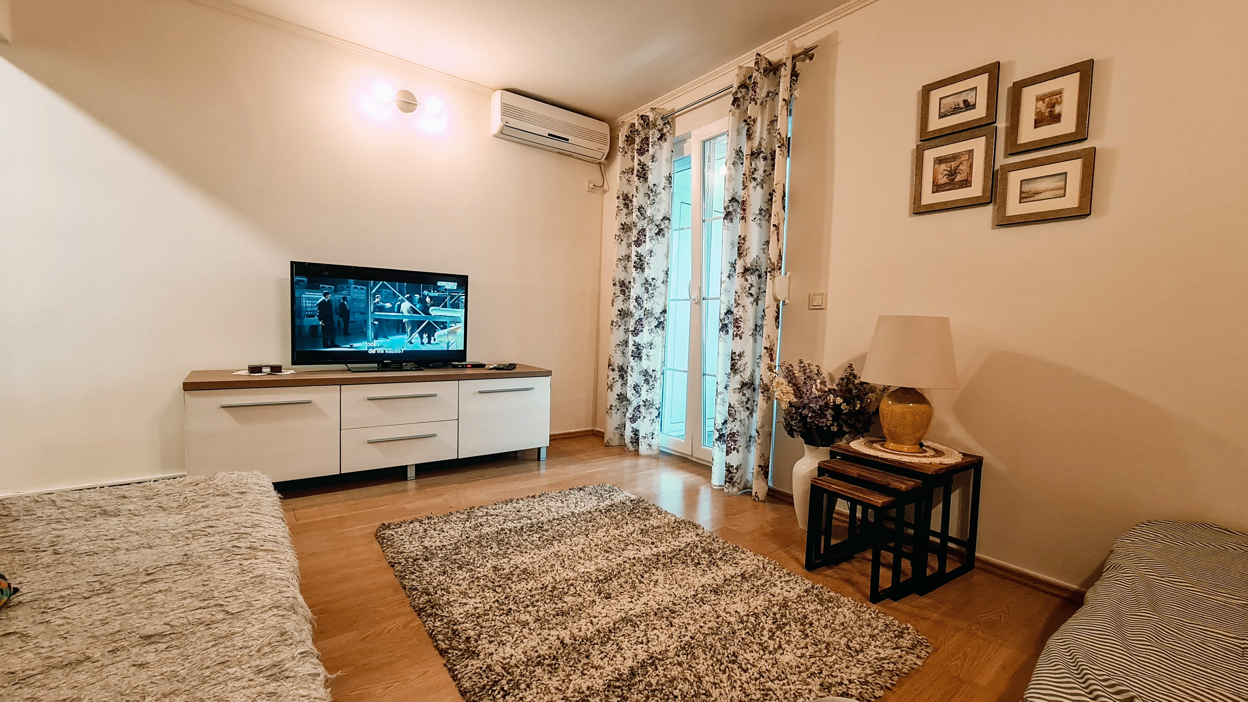 House with 6 Rental Apartments near Slovenska Beach, Great Investment, Budva