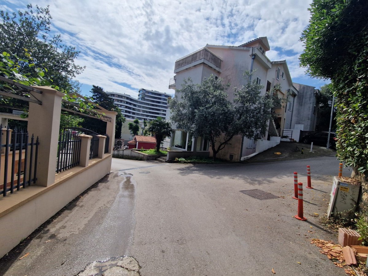 Commercial Premises on the Ground Floor of a Residential Building, Central Budva