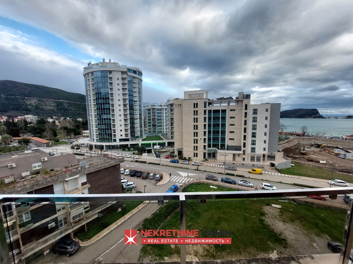 Two-Bedroom Apartment with Garage Parking, 150 m from the Sea, Budva