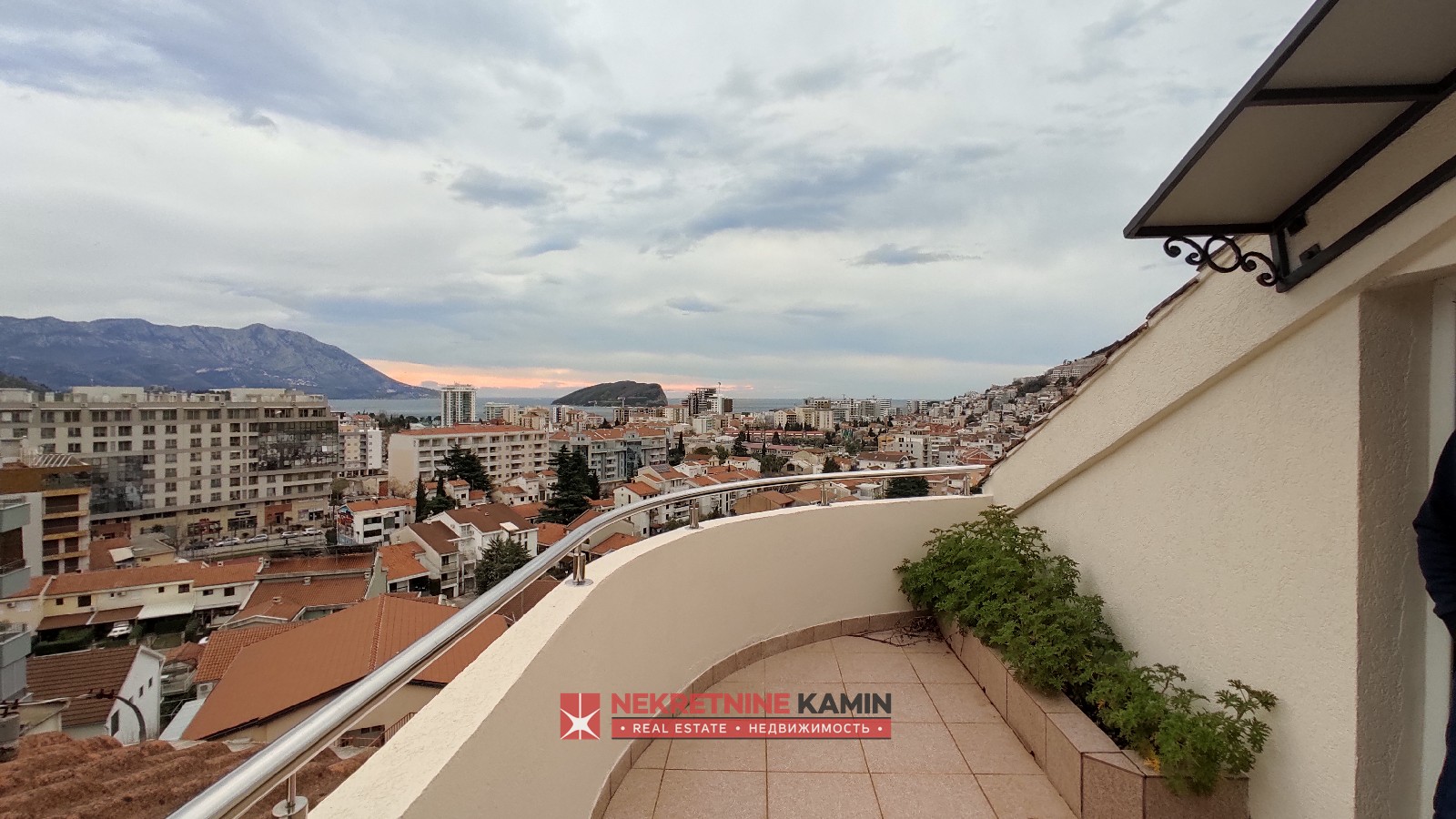 Duplex with 4 Bedrooms and Three Terraces, Sea View, Dubovica, Budva