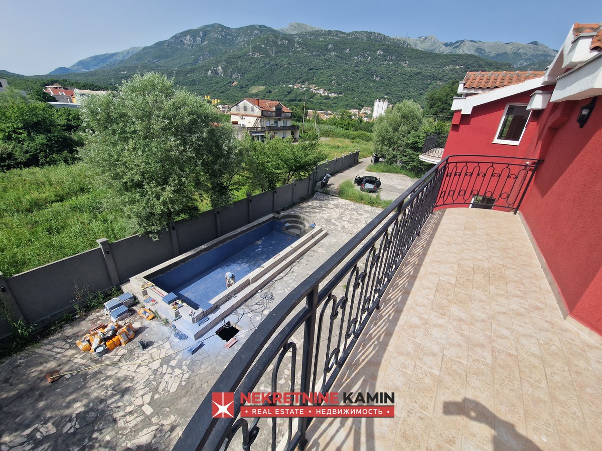 Two-Bedroom First-Floor Apartment with Pool and Parking Space, Lastva Grbaljska