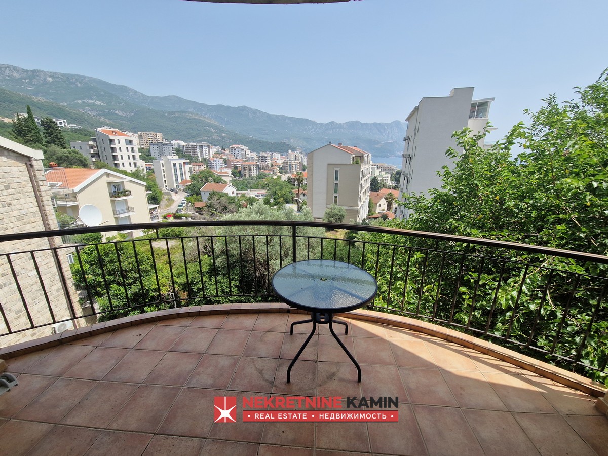 Spacious Two-Bedroom Apartment with Sea and Green Views, Bečići, Budva
