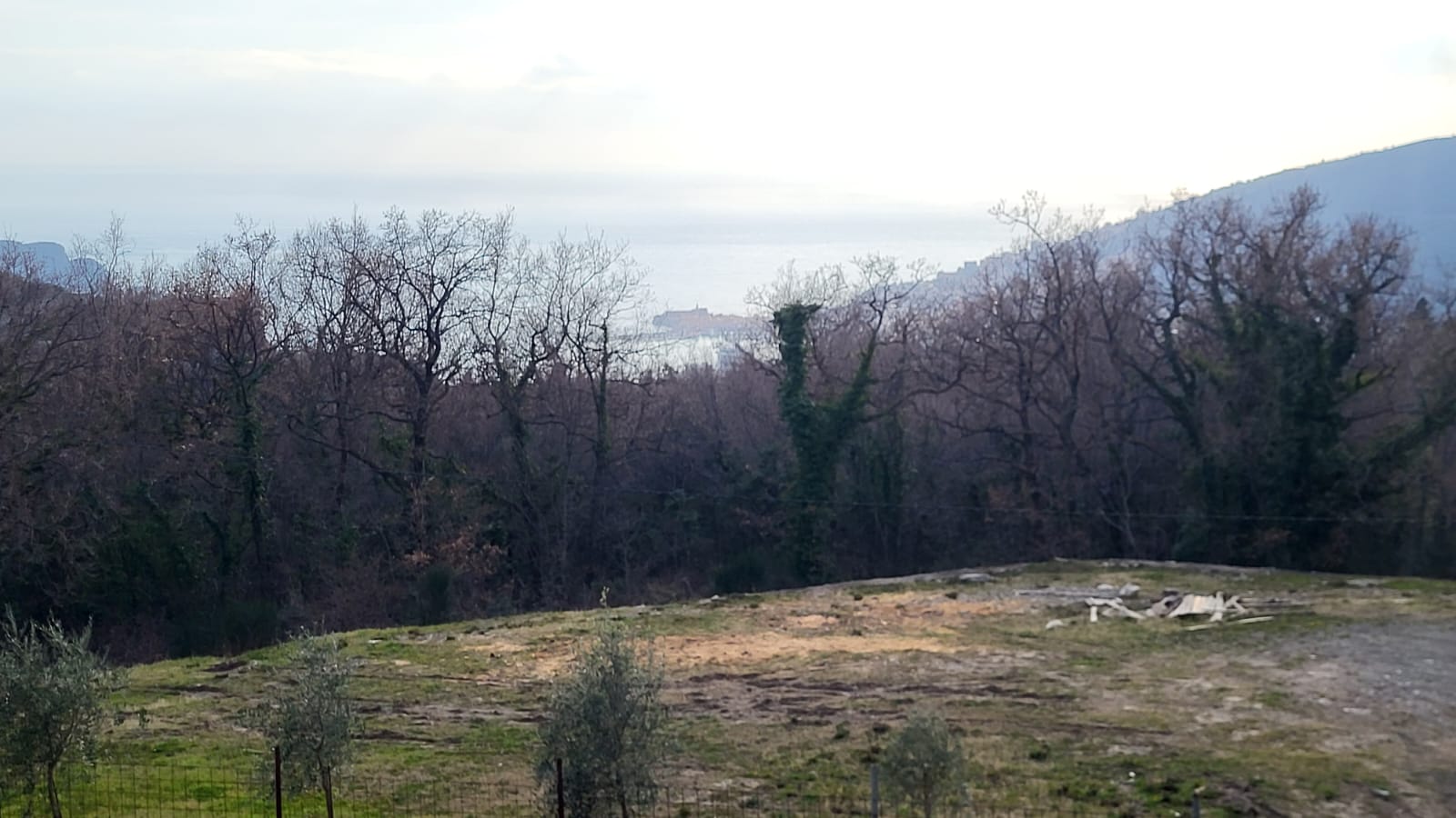 Urbanizovan plac od 471 m² sa djelimičnim pogledom na more, Markovići, Budva