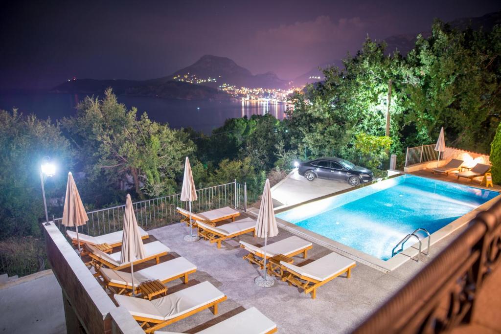 Apartment Villa with Pool and Sea View, Sutomore, Bar