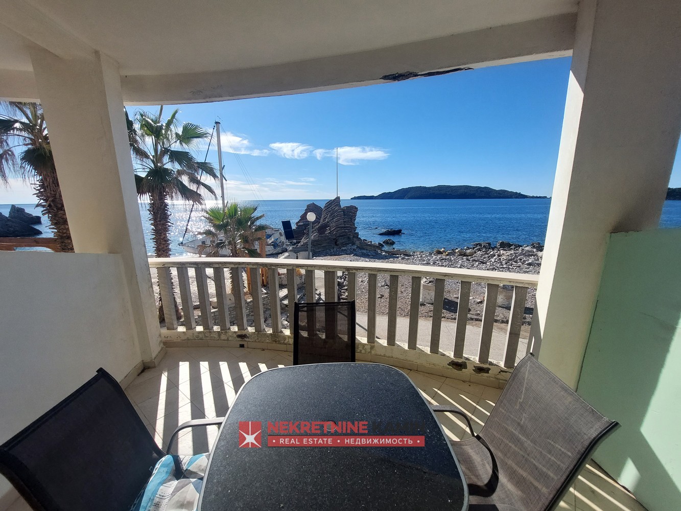 Large Studio Apartment of 45 m² on the Seafront, Rafailovići, Budva