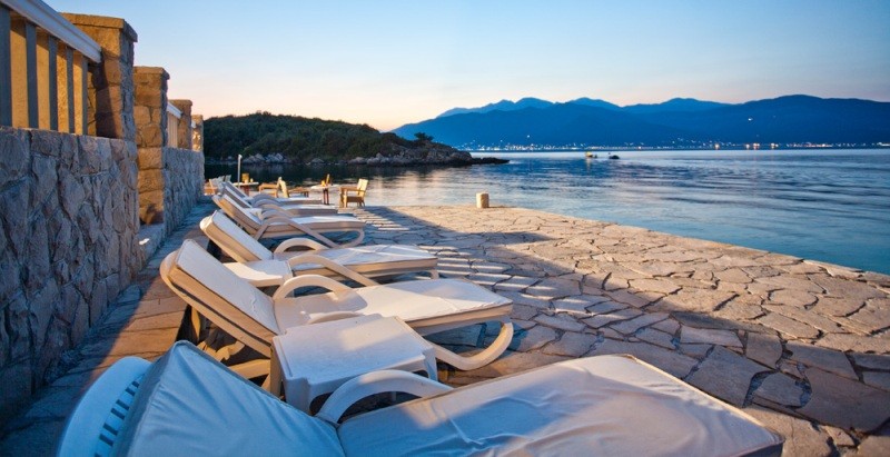 Stone Villa with Restaurant and Pontoons on the Waterfront, Krašići, Tivat