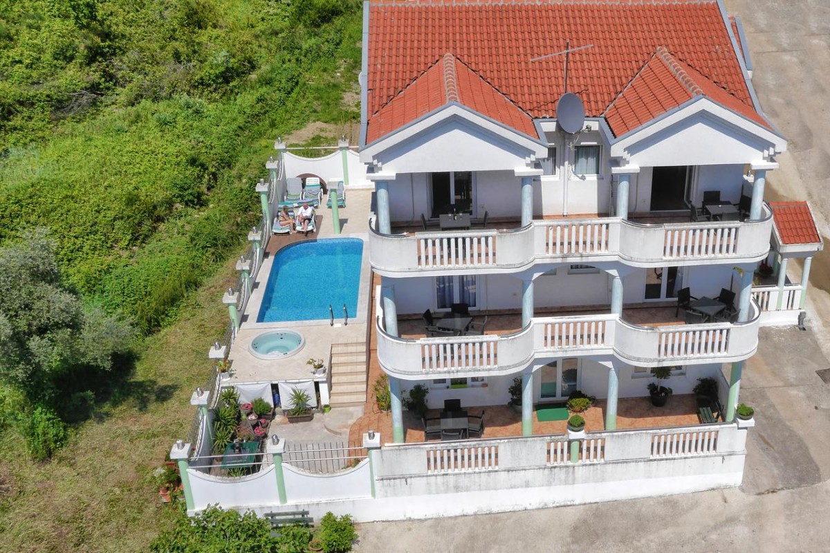 Three-Floor Villa with Pool, 20 Beds and Sea View, Tivat