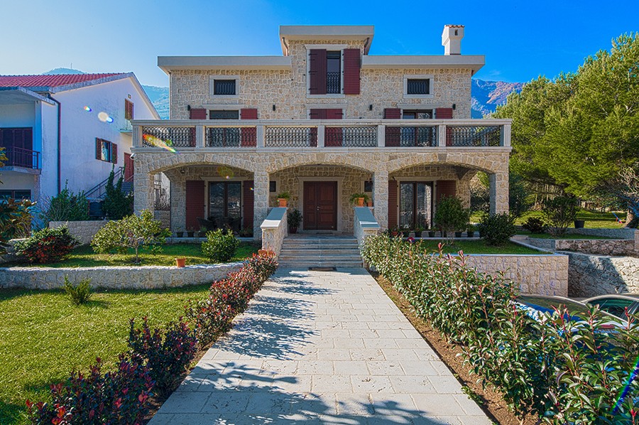 Villa with Pool 10 m from the Sea, Prčanj, Bay of Kotor