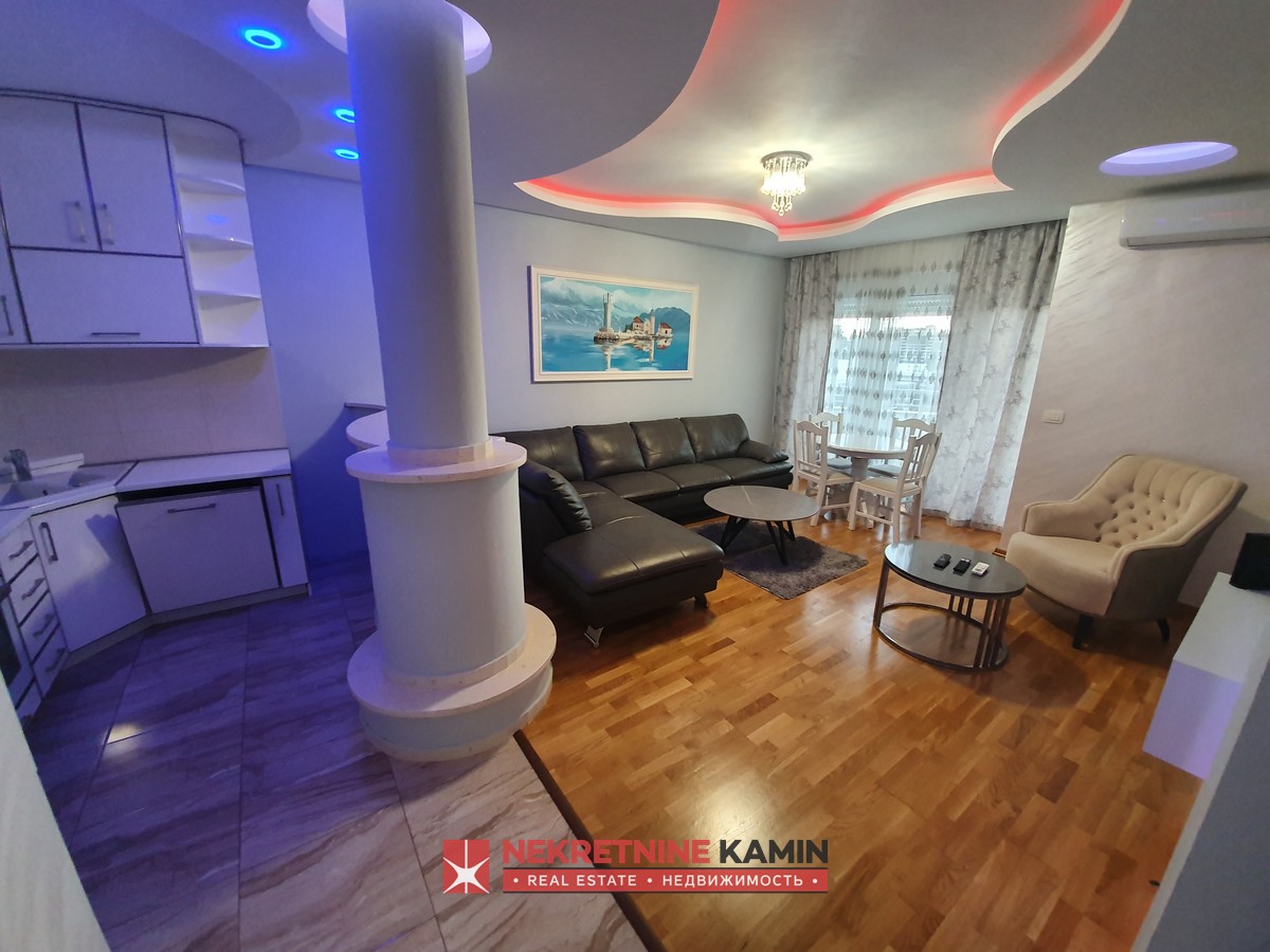 Luxury Two-Bedroom Apartment in a New Building with Sea View, Bečići