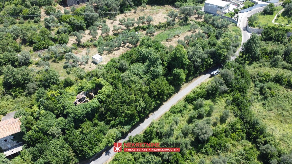 Urbanised Plot of 752 m², 3 km from the Main Road, Radanovići, Kotor