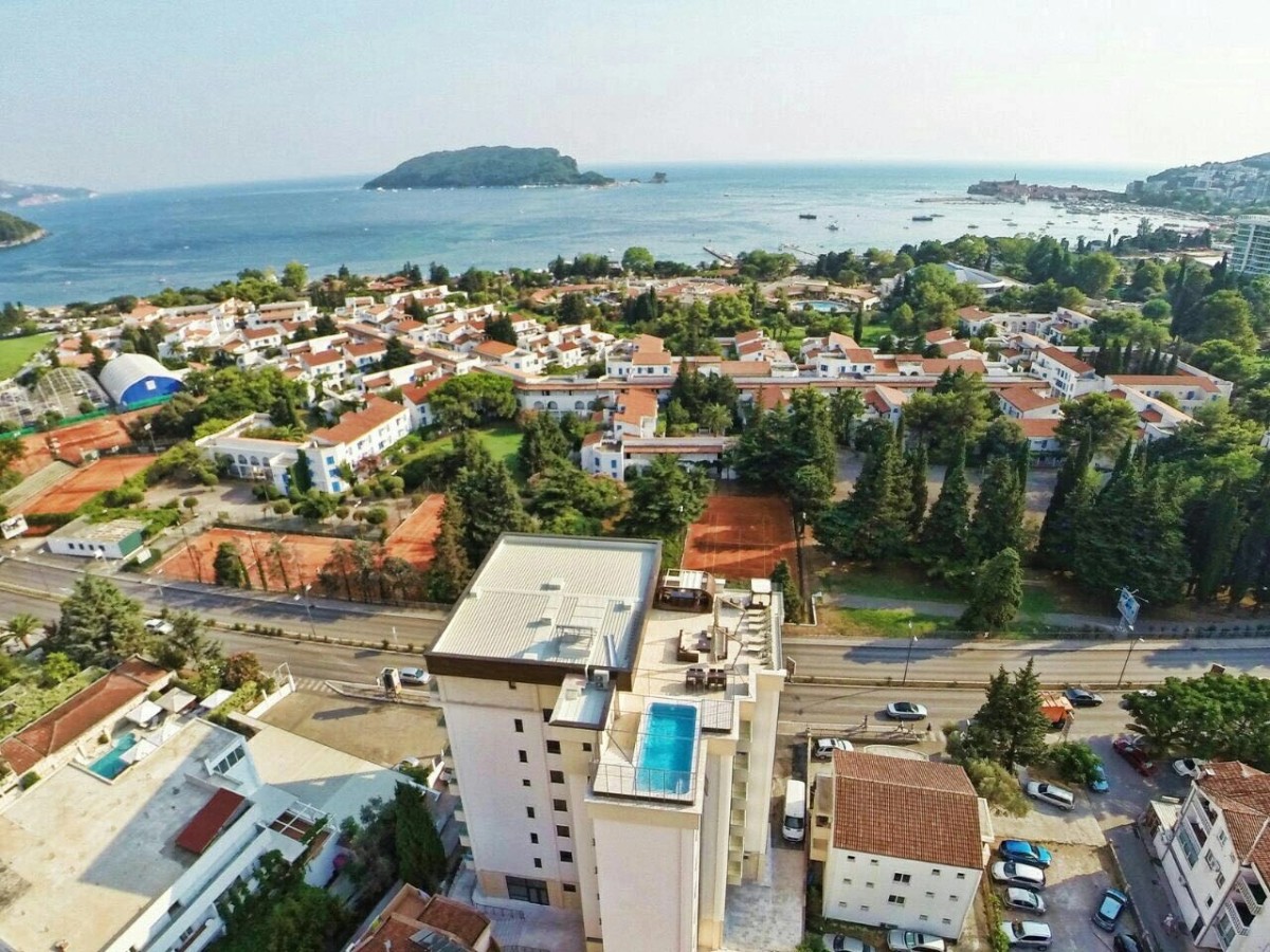 Furnished 396 m² Penthouse with Pool and Sea Views, Budva