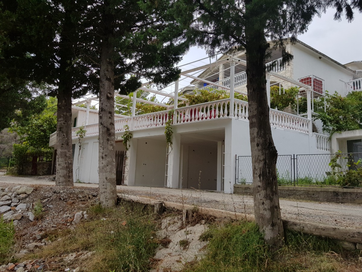 House on 4 Floors with Apartments and a Restaurant, Sutomore, Montenegro
