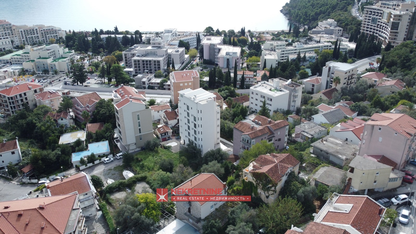 Two-Bedroom Apartment with Terrace, Parking and Sea View, Bečići, Budva