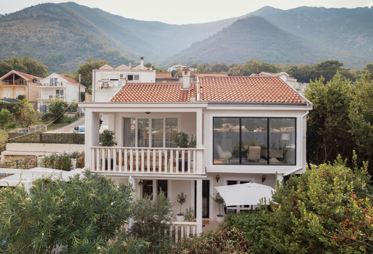 Villa Di Bella, Renovated Villa 150 m from the Sea, Prčanj, Bay of Kotor