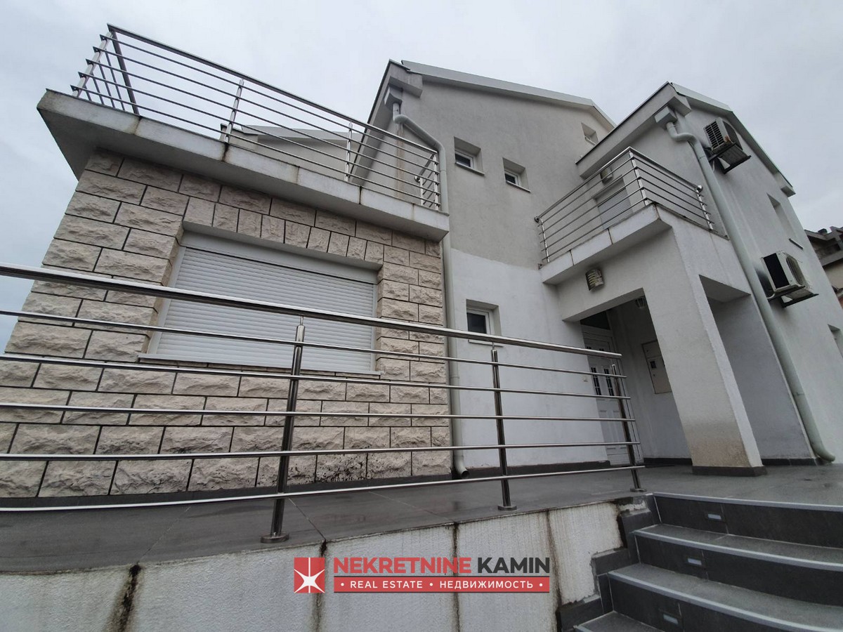 Semi-Detached House on Three Levels near the Zlatibor Restaurant, Budva