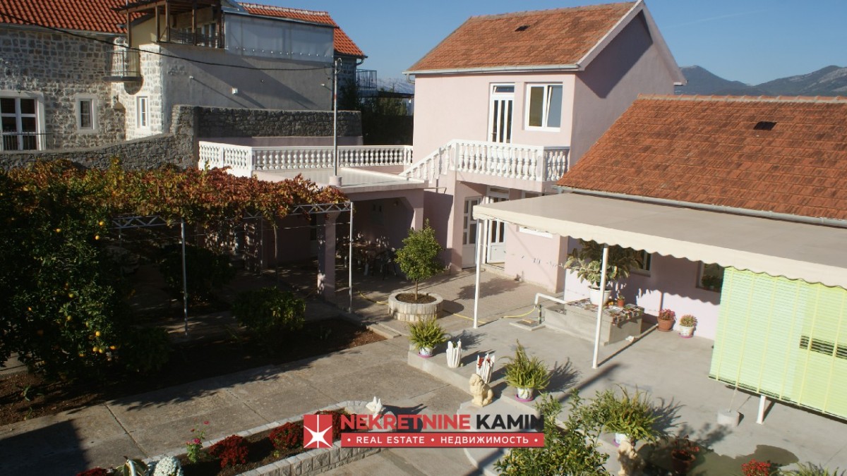 Estate with 3 Move-In Ready Houses, 2 km from the Sea, Djuraševići, Tivat
