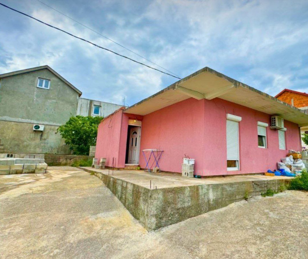 Family House on a 500 m² Plot, Malo brdo, Podgorica