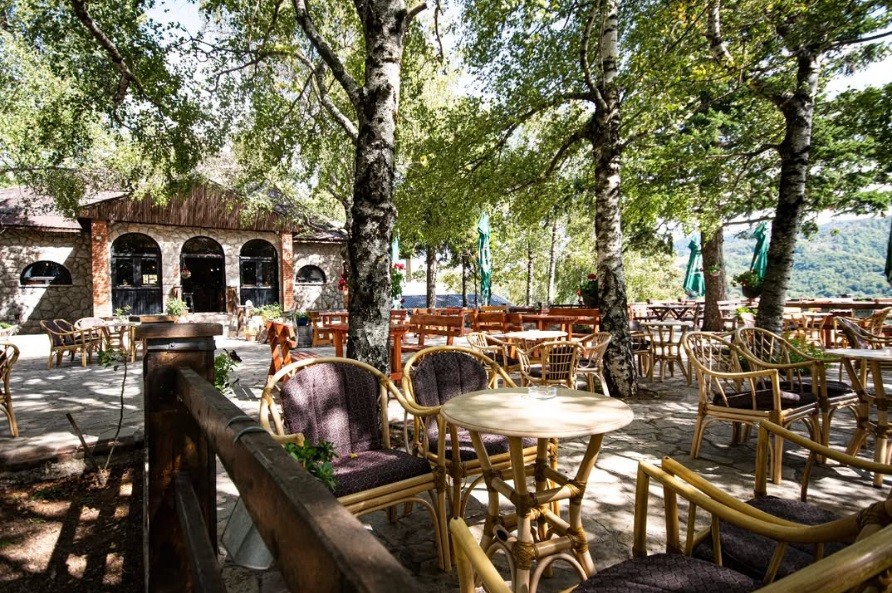 Kolašin'de Geniş Bahçeli ve 60.000 m² Arazili Restoran